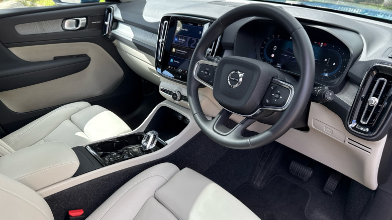 Volvo XC40 2.0 B3P Ultra Dark 5dr Auto Petrol Estate